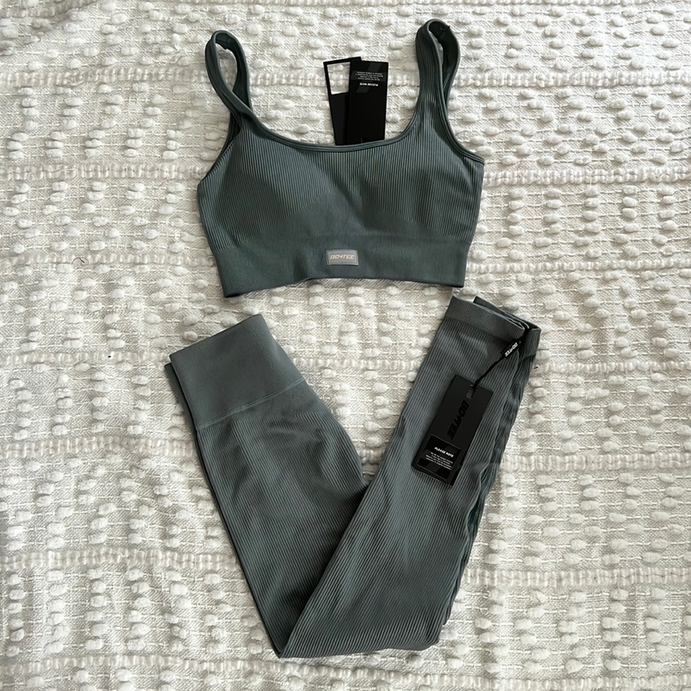 BO+TEE set. Bottoms M top is L